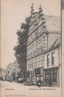 NAARDEN - Stadhuis en Marktstraat