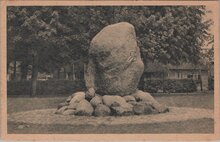 LAREN - De weer opgerichte gedenksteen