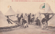 MILITAIR - 45. Camp de Sissonne (Aisne) - La Toilette du Camp