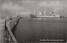 IJMUIDEN - Pier met uitvarend schip