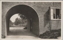 BENNEKOM - Huize De Born. Kijkje door de poort