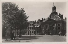 VLAARDINGEN - Markt met Stadhuis