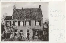 DOESBURG - Het Fraterhuis in de staat waarin het in 1965 door de Rem. Gemeente werd aangekocht