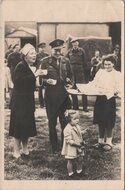 TEUGE - Aankomst Prinselijk gezin op Vliegveld Teuge - Augustus 1945
