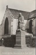 KATWIJK AAN ZEE - Monument bij de Oude Kerk