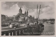 AMSTERDAM - Pr. Hendrikkade met St. Nicolaaskerk
