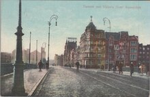 AMSTERDAM - Damrak met Victoria Hotel