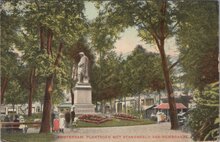 AMSTERDAM - Plantsoen met Standbeeld van Rembrandt