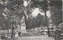 AMSTERDAM - Plantsoen met Standbeeld van Rembrandt
