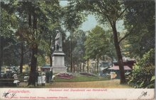 AMSTERDAM - Plantsoen met Standbeeld van Rembrandt