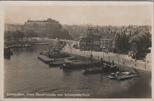 AMSTERDAM - Prins Hendrikkade met Scheepvaarthuis