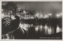 AMSTERDAM - bij avond, Amstel