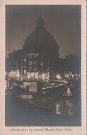 AMSTERDAM - bij avond Ronde Luth. Kerk