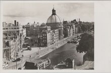 AMSTERDAM - Singel met Lutherse Kerk