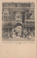 AMSTERDAM - De Kleine Vischpoort naar het Damrak gezien, te Amsterdam in ± 1780