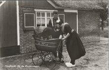 STAPHORST - Bij de kinderwagen