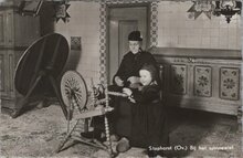 STAPHORST - Bij het spinnewiel
