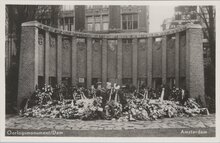 AMSTERDAM - Oorlogsmonument/Dam