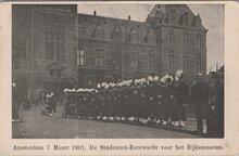 AMSTERDAM - 7 Maart 1901. De Studenten-Eerewacht voor het Rijksmuseum