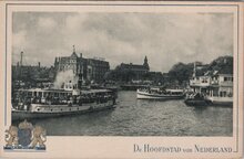 AMSTERDAM - Voor het Centraal Station
