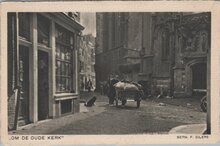 AMSTERDAM - Oudekerksplein. Om de Oude Kerk