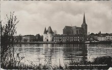 KAMPEN - Gezicht op Kampen met Koornmarktspoort