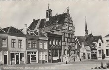 BROUWERSHAVEN - Stadhuis en Ned. Herv. Kerk