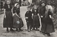 AXEL - Klederdrachten