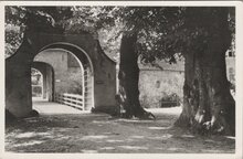 S HEERENBERG - Toegangspoorten en brug tot de voorburcht van het Huis Bergh