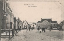ST. MAARTENSDIJK - Markt met Stadhuis