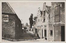 ZIERIKZEE - Karsteil, Oude straat in Zierikzee met Toren op de achterdgrond