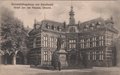 UTRECHT-Universiteitsgebouw-met-Standbeeld-Graaf-Jan-van-Nassau
