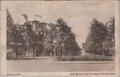 AMERSFOORT-Hotel-Bellevue-met-Standbeeld-Oldenbarneveld