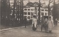 APELDOORN-H.K.H.-Prinses-Juliana-in-Haar-Ponijwagen-t-Loo-30-April-1910