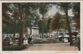 AMSTERDAM-Rembrandtplein-met-Standbeeld