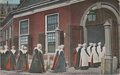 AMSTERDAM-Burgerweesmeisjes-met-ingang-Nieuwe-kerk