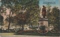 AMSTERDAM-Rembrandtsplein-met-Standbeel-Rembrandt