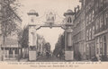 AMSTERDAM-Versiering-ter-gelegenheid-van-het-eerste-bezoek-van-H.-M.-de-Koningin-met-H.-K.-H.-Prinses-Juliana-aan-Amsterdam-in-Mei-1910